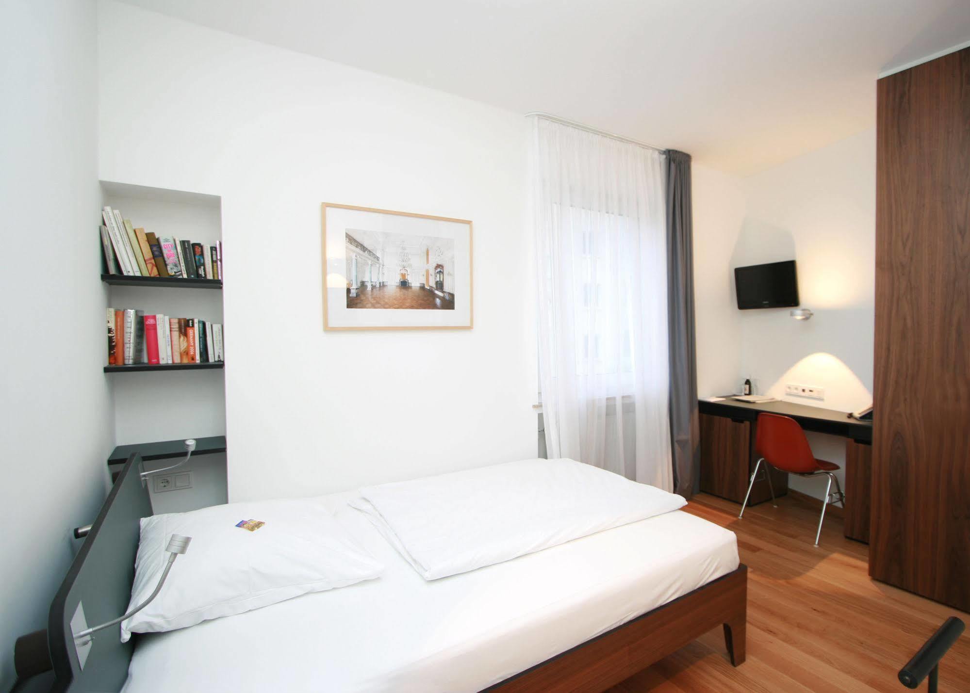 Chelsea Hotel Koln Bagian luar foto