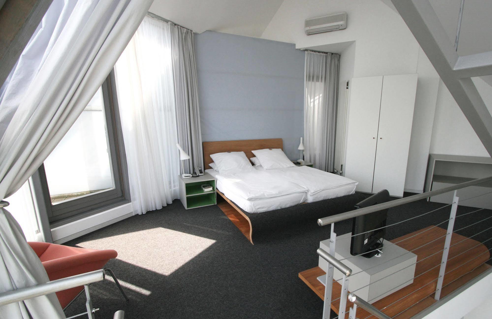 Chelsea Hotel Koln Bagian luar foto